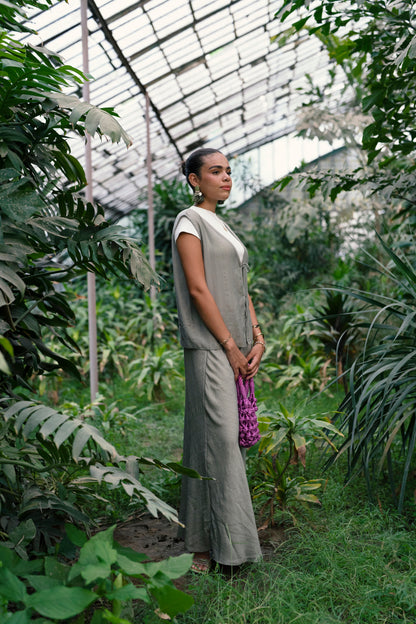 Laia Vest in Matcha