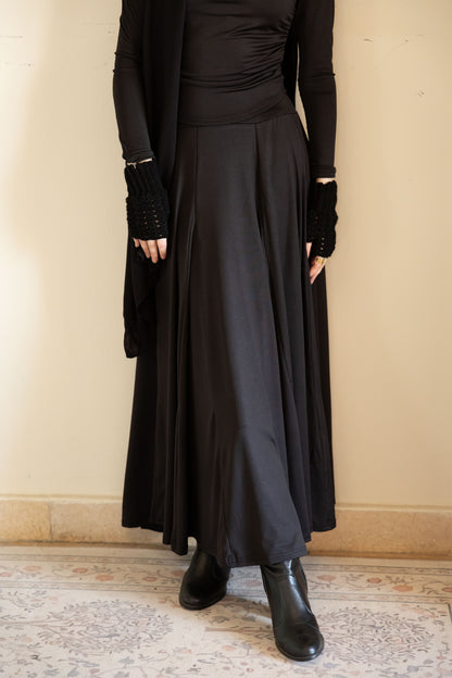 Elyanna lined skirt in black